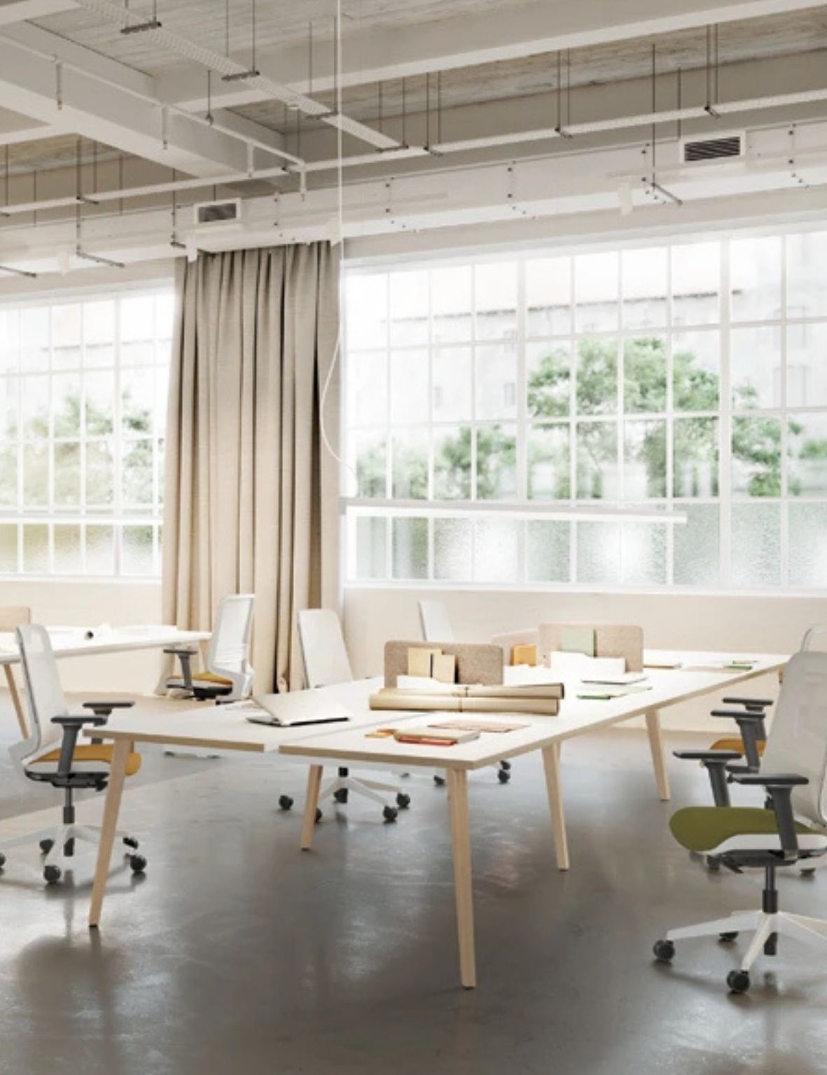 Sillas y mesas operativas