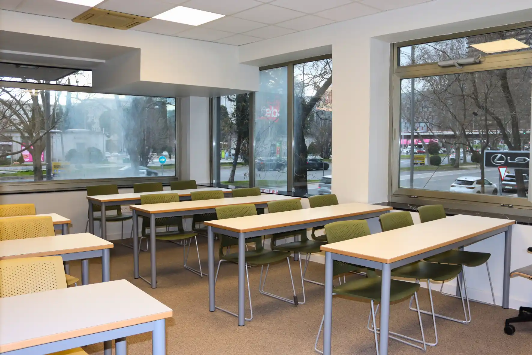 centro de estudios con pavimento instalado por gutisse