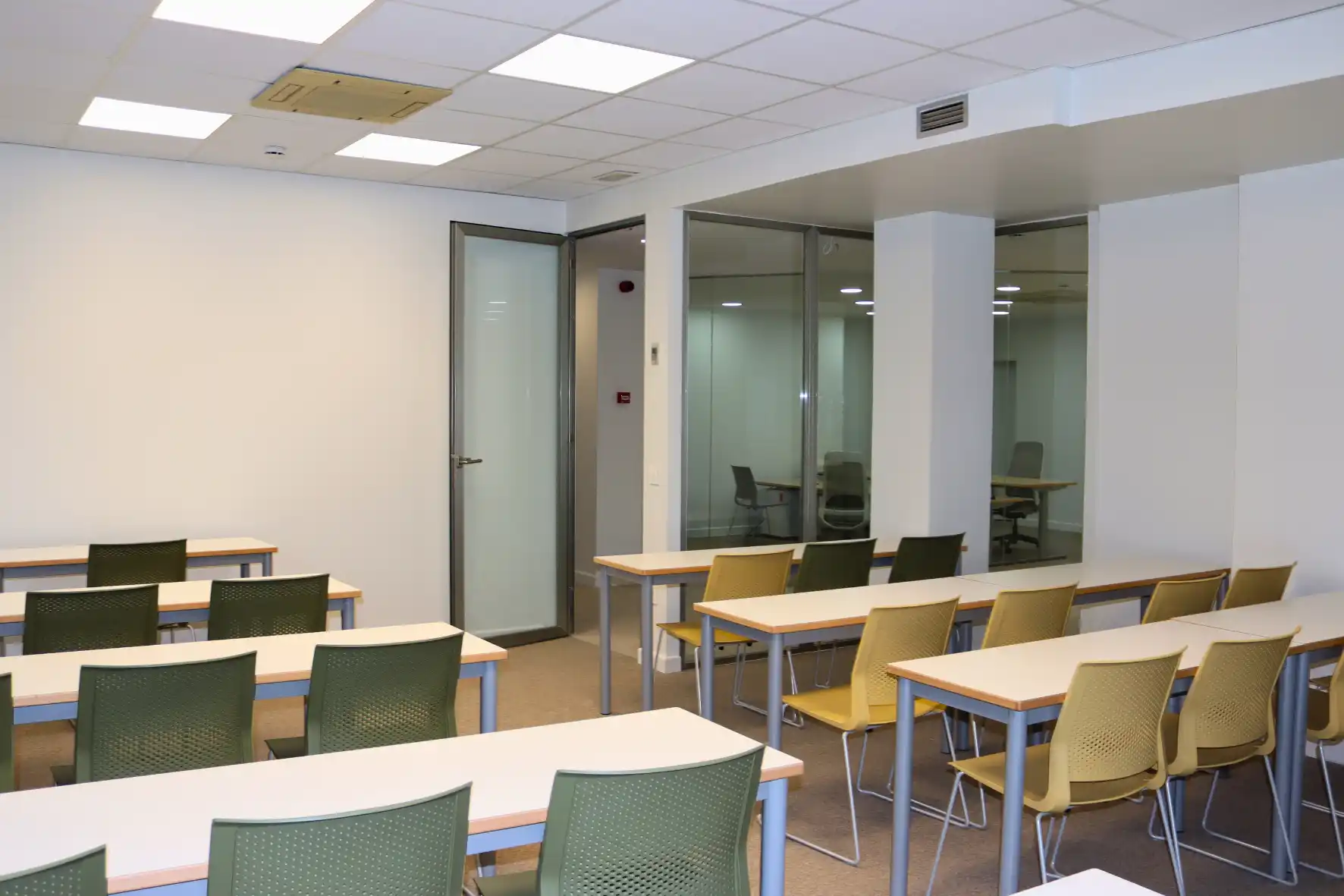 centro de estudios con pavimento instalado por gutisse