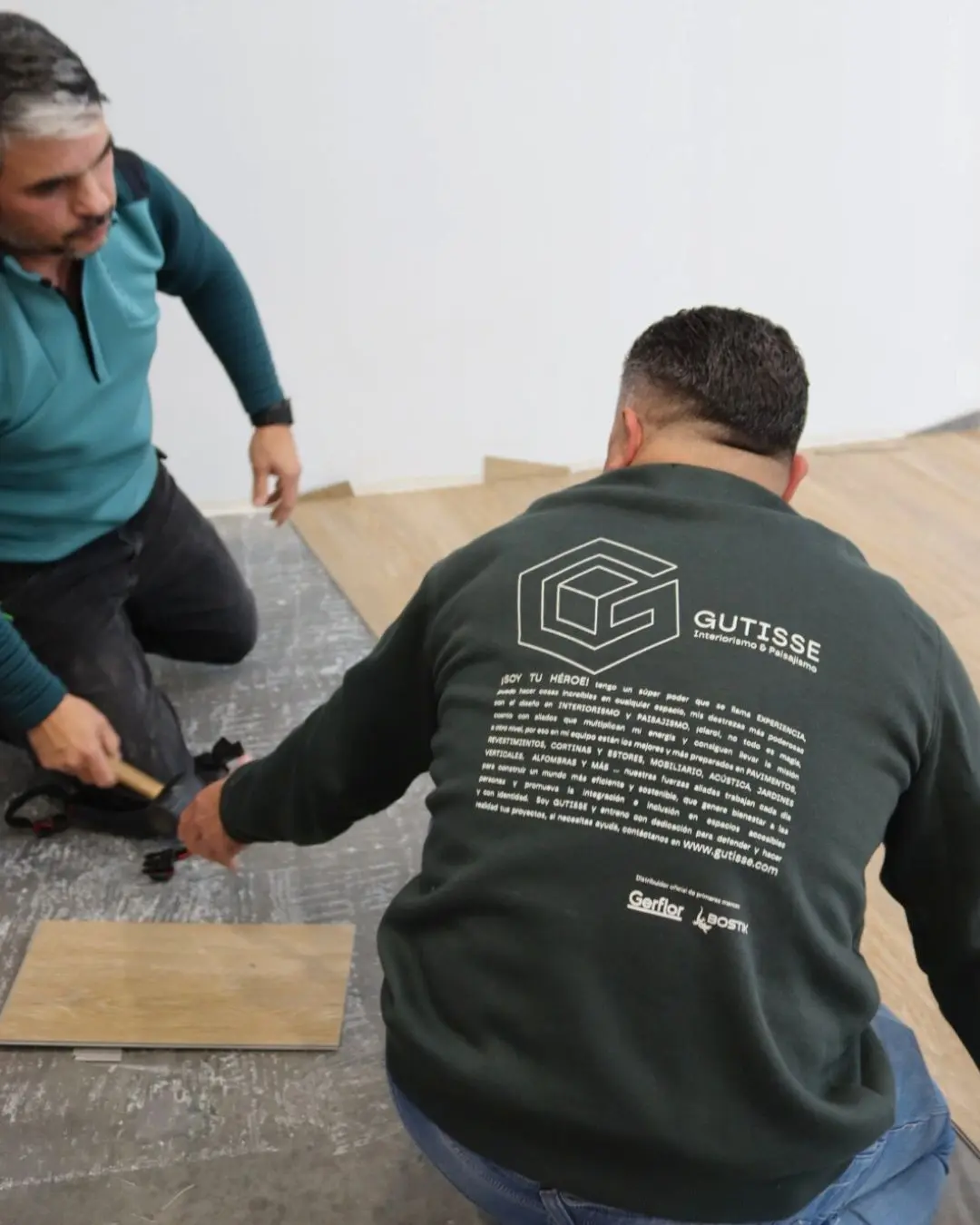 Arquitectos e interioristas participando en Material LAB de Gutisse en Madrid